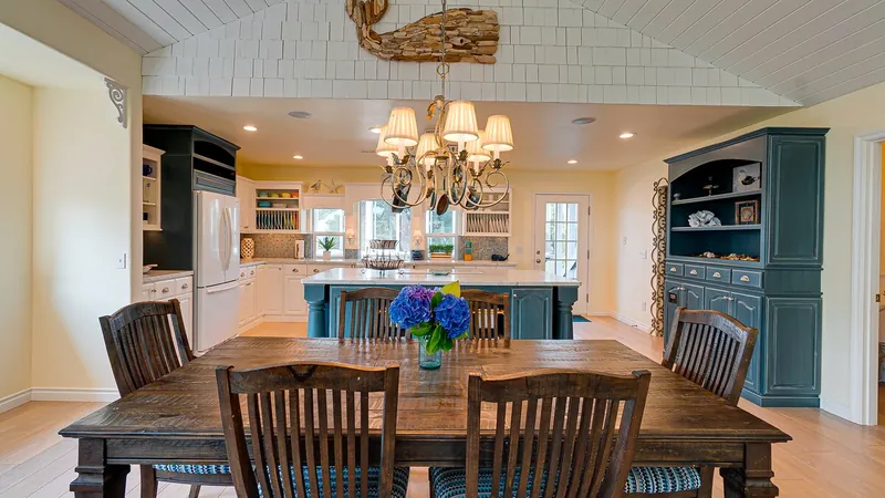 Garden by the Sea, Dining area image 1