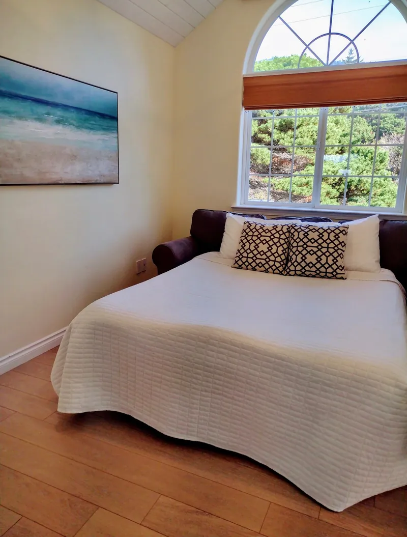 Garden by the Sea, Bedroom 1 image 2
