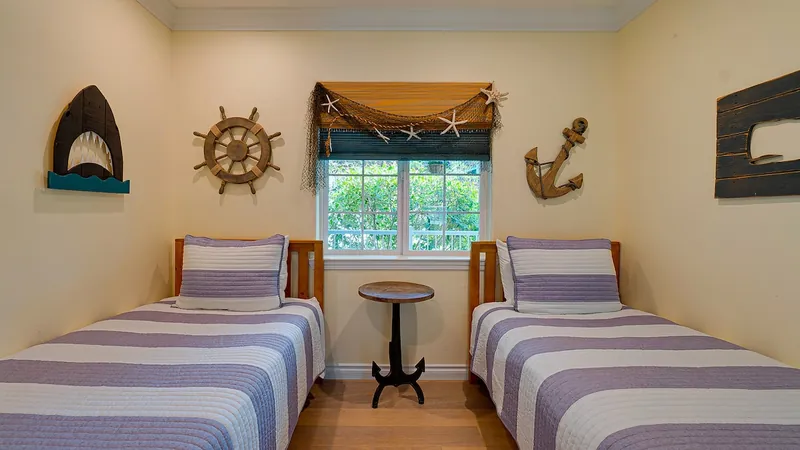 Garden by the Sea, Bedroom 3 image 1