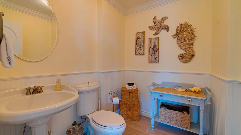 Garden by the Sea, Half bathroom image 1