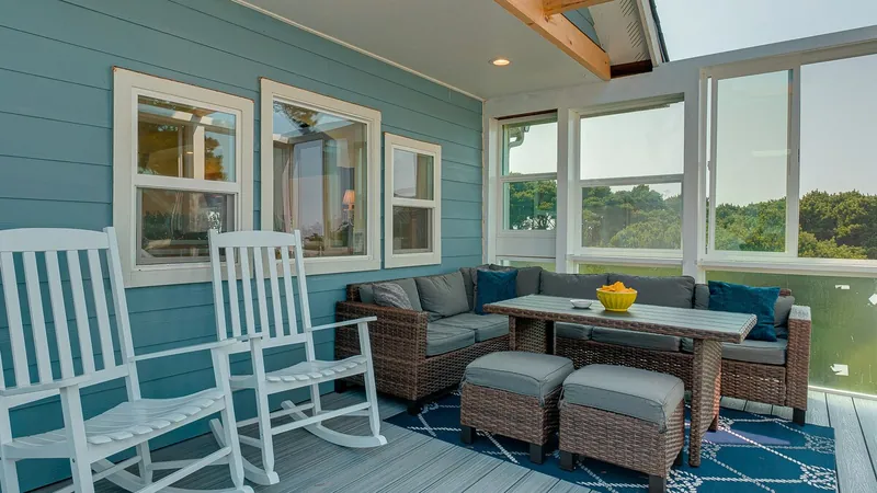 Garden by the Sea, Patio image 1