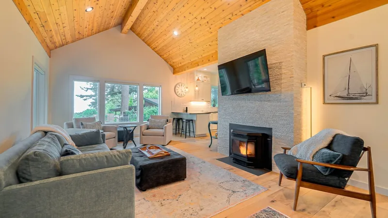 Getaway Gem, Living room image 1