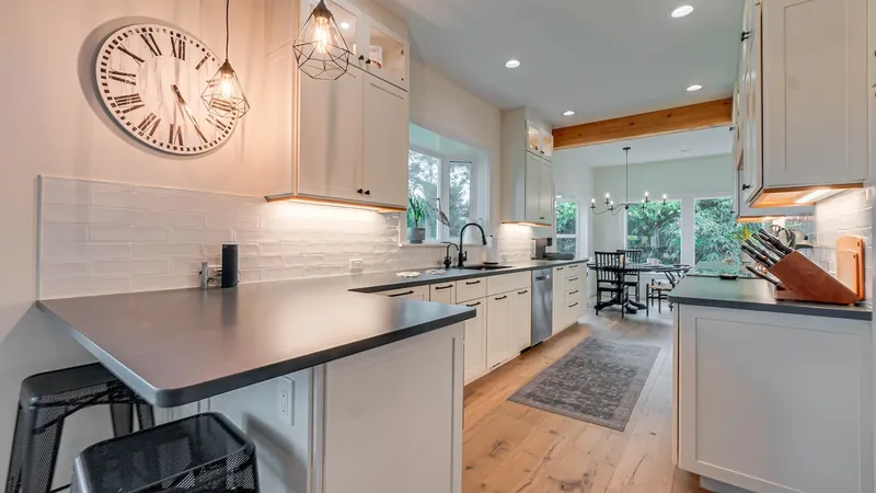 Getaway Gem, Full kitchen image 1