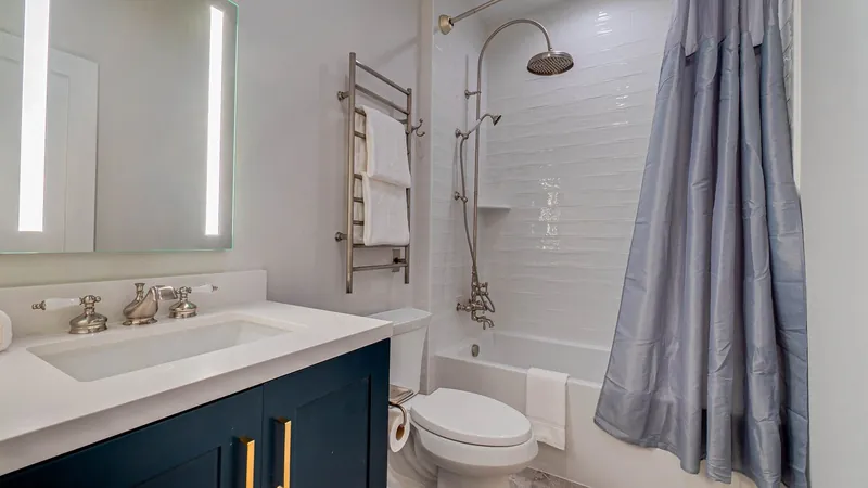 Getaway Gem, Full bathroom 2 image 1