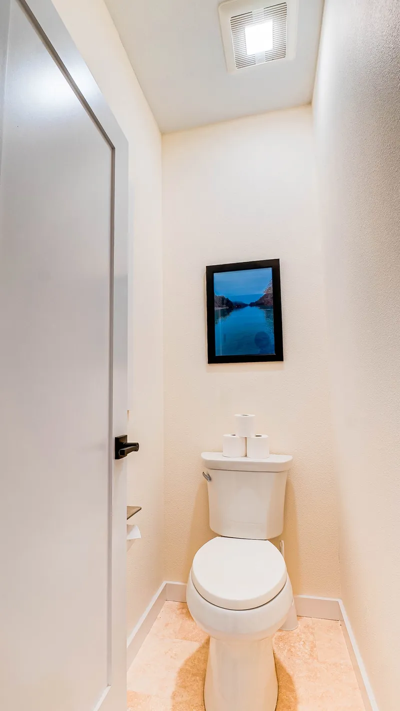 Getaway Gem, Half bathroom image 1