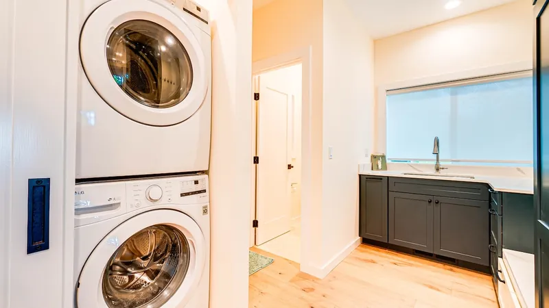 Getaway Gem, Laundry area image 1