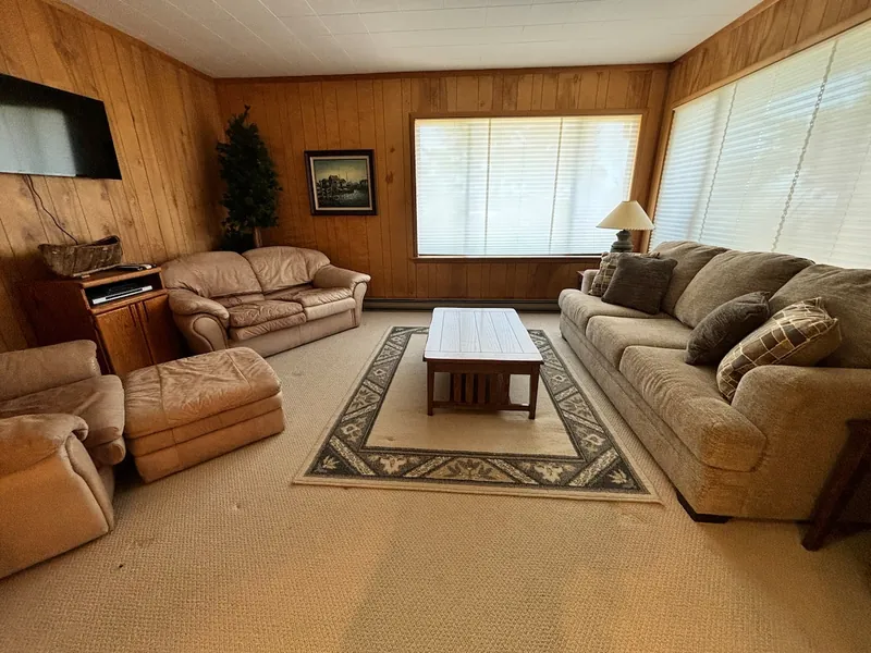 Going Rogue, Living room image 1