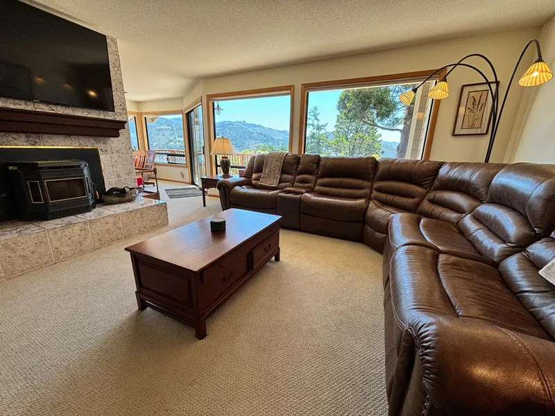 Going Rogue, Living room image 2