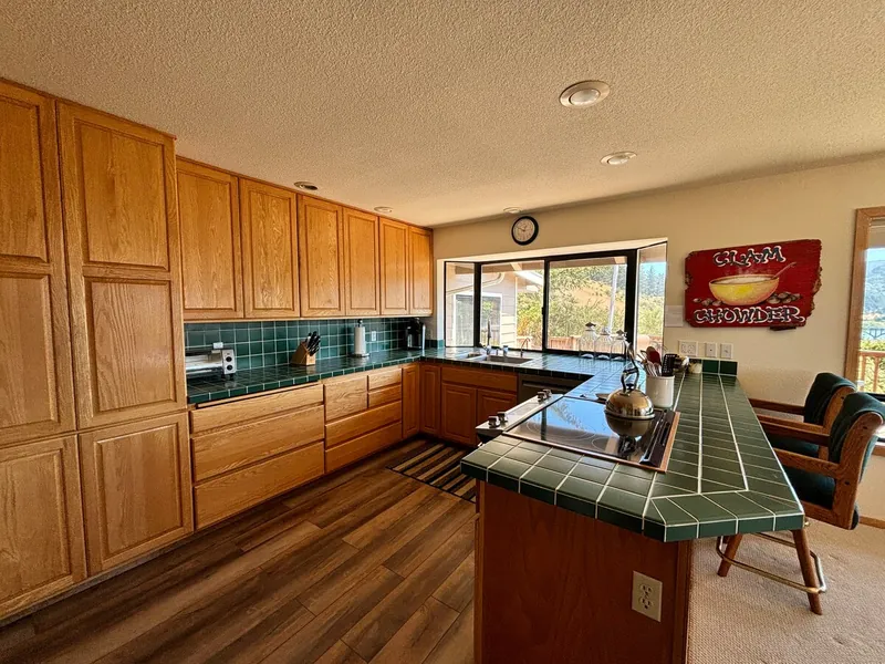 Going Rogue, Full kitchen image 2