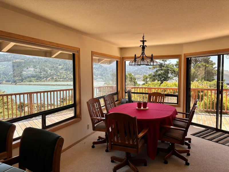 Going Rogue, Dining area image 1