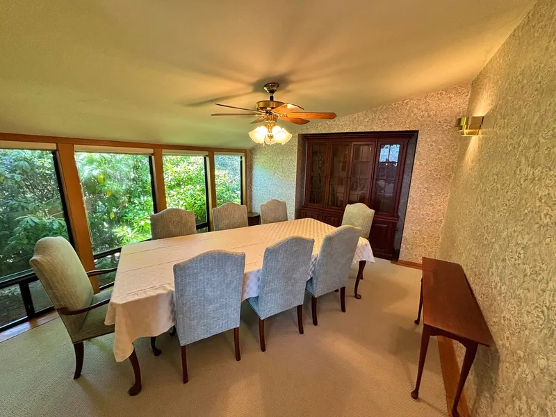 Going Rogue, Dining area image 2