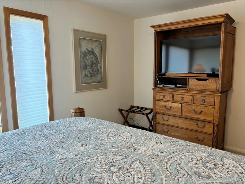 Going Rogue, Bedroom 1 image 2