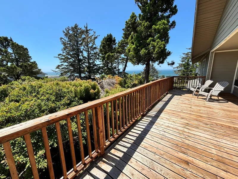 Going Rogue, Balcony image 3