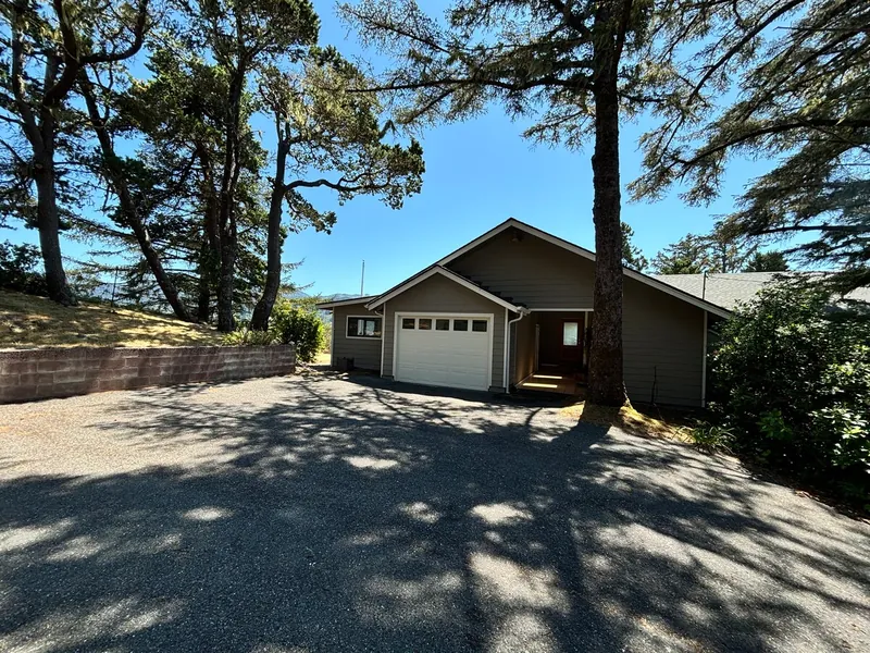 Going Rogue, Exterior image 1