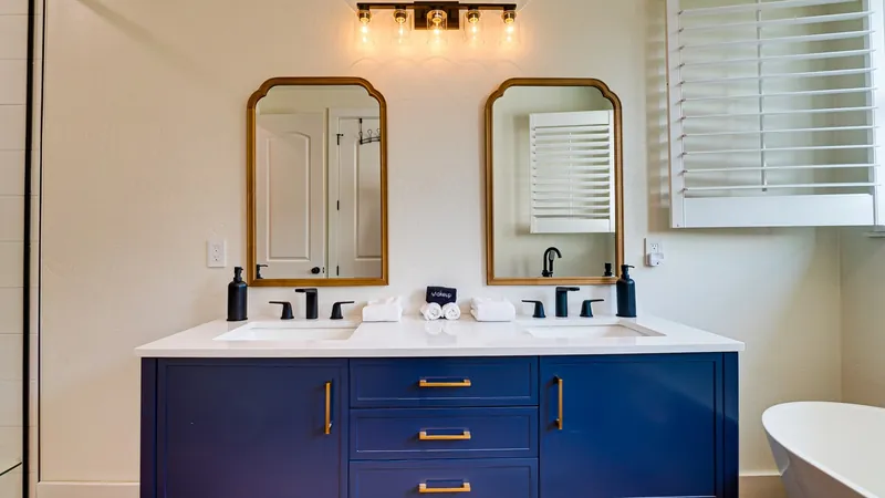 The Lily Pond House, Master En-suite bathroom.