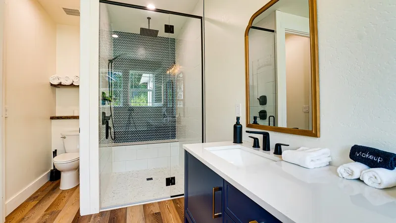 The Lily Pond House, Master En-suite bathroom., photo 15