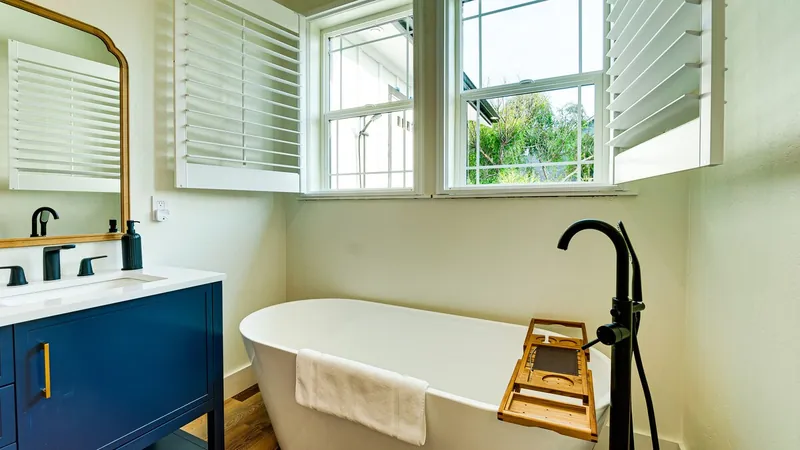 The Lily Pond House, Master En-suite bathroom., photo 16