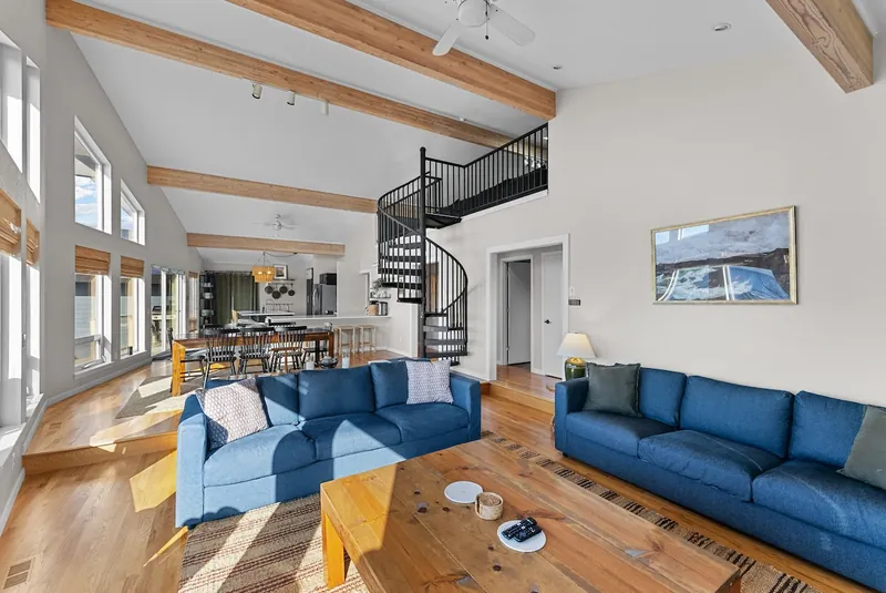 Morning Star Lookout, Living room image 2