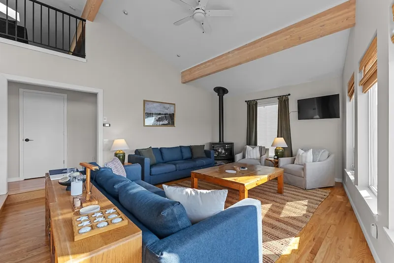 Morning Star Lookout, Living room image 3