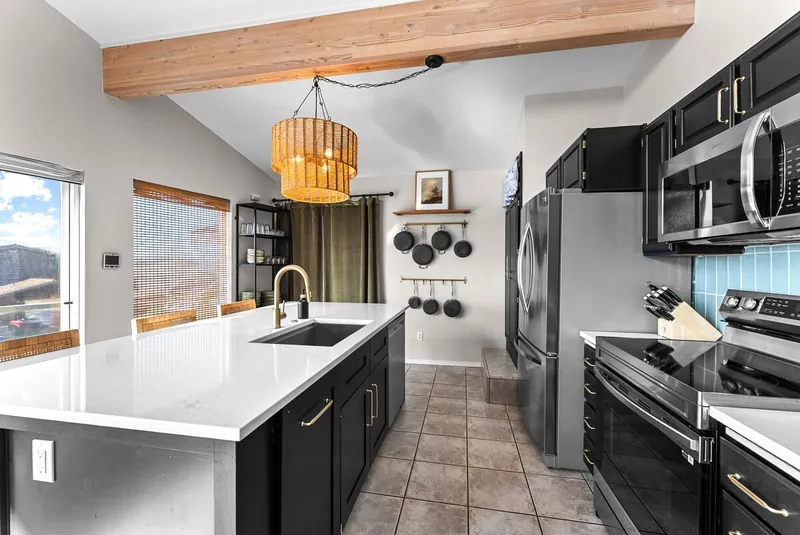 Morning Star Lookout, Full kitchen image 1