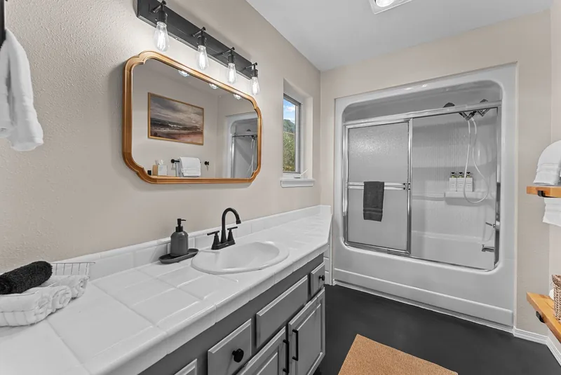 Morning Star Lookout, Full bathroom 1 image 1