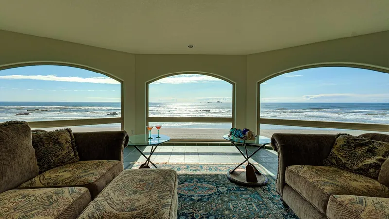 Queen Bee of Gold Beach, Living room image 1