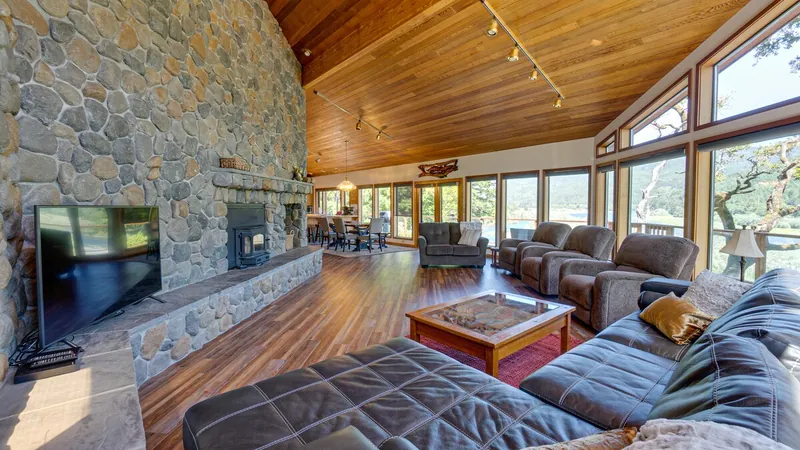 Rogue Keystone Lodge, Living room image 3