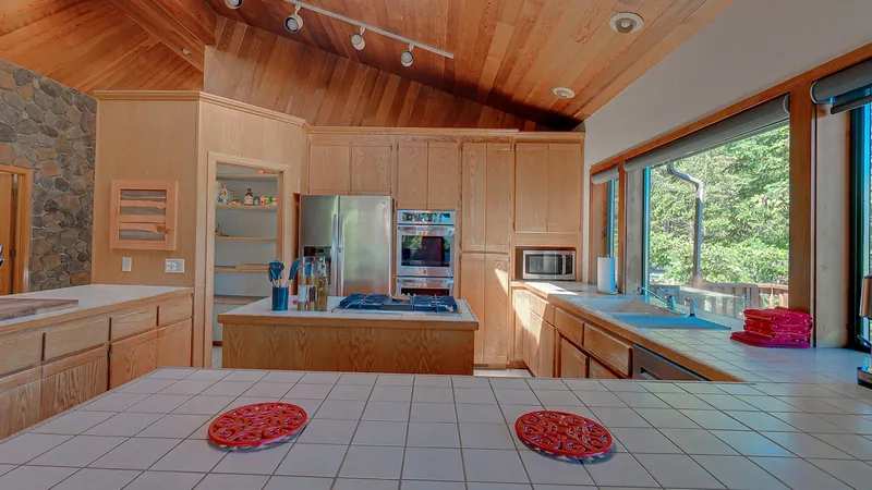 Rogue Keystone Lodge, Full kitchen image 1