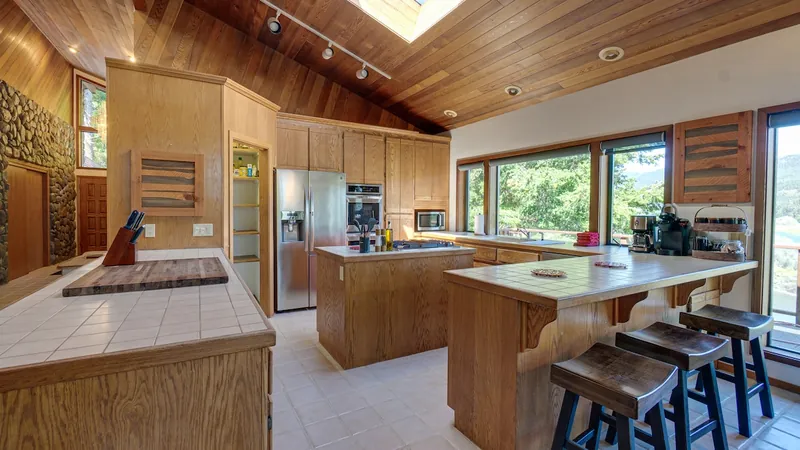 Rogue Keystone Lodge, Full kitchen image 2