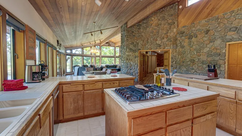 Rogue Keystone Lodge, Full kitchen image 3