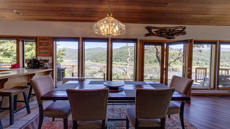 Rogue Keystone Lodge, Dining area image 2