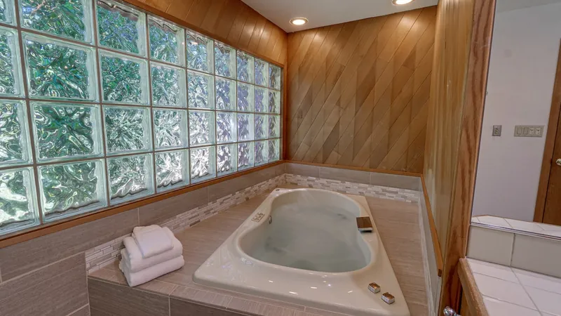 Rogue Keystone Lodge, Full bathroom 1 image 2