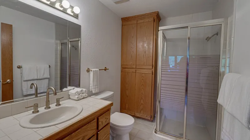 Rogue Keystone Lodge, Full bathroom 2 image 1