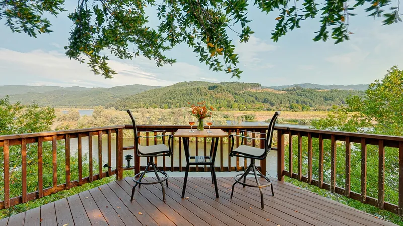 Rogue Keystone Lodge, Patio image 1